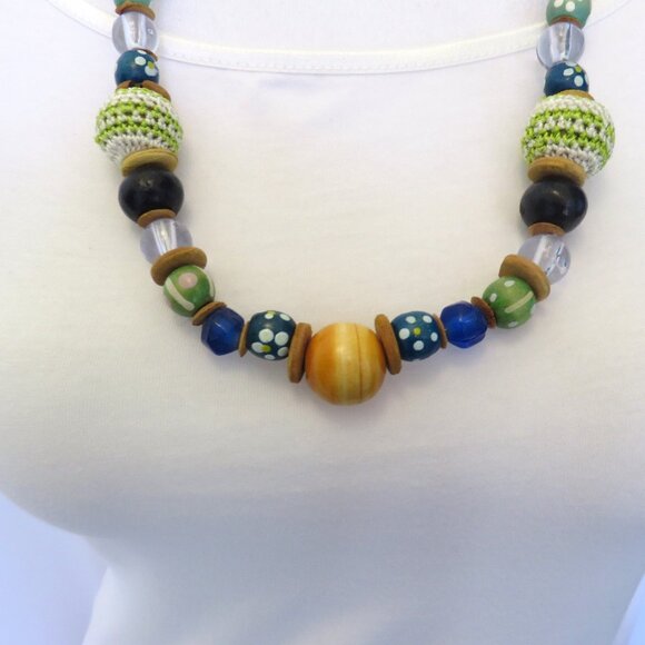 Hand Crafted Blue and Green Wood and Macrame Bead Necklace Chunky.....325 - Picture 2 of 7